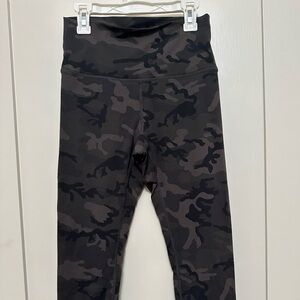 ZYIA Forest Camo Luxe Hi-Rise Capri 20”